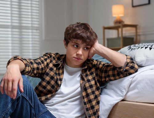 Les émotions à l’adolescence : colère, anxiété, repli…